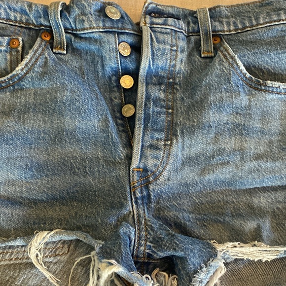 Levi’s Women’s 501 Jean Shorts - Picture 3 of 13